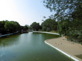 Fototapeta na wymiar park area for a morning run at the end of sunny summer