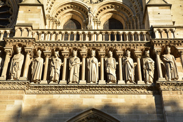 Statues de Notre-Dame à Paris, France