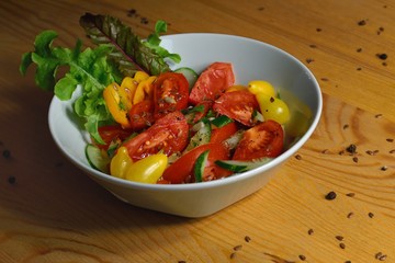 Salad of tomatoes, cucumbers and sweet peppers, with seeds of flax and sunflower.