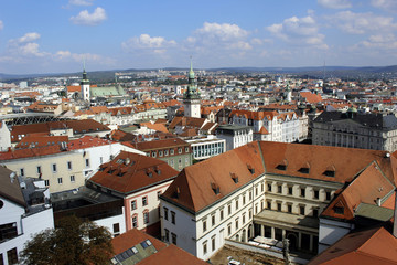 Красные крыши Брно с воздуха