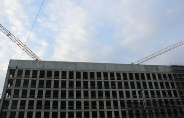 Скелет строящегося дома