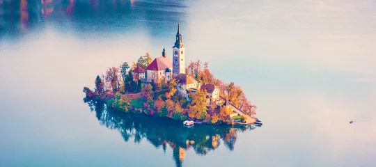 Printed kitchen splashbacks Autumn Magical autumn landscape with the island on Lake Bled (Blejsko jezero). Julian Alps, Slovenia. Attractions. Tourist places of pilgrimage. (Meditation, travel, inner peace, harmony - concept)