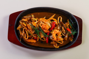 Seafood pasta pan