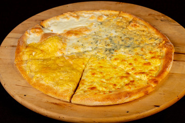 Pizza four cheeses