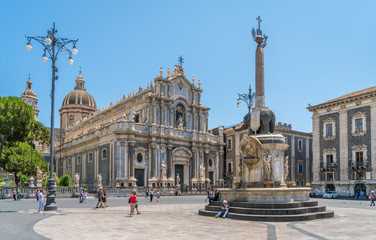 Piazza del Duomo in Catania on a summer morning, with Duomo of Saint Agatha and the Elephant Fountain. Sicily, southern Italy. - obrazy, fototapety, plakaty