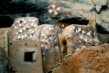 Village de Téli, vestiges d'habitats Tellem en banco, falaise de Bandiagara, Pays Dogons,...