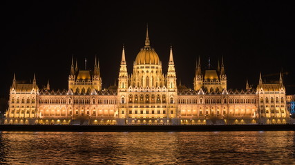 Fototapeta na wymiar Hungarian Parliament Building at night in Budapest
