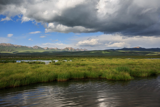 Flower Lake in Aba, Sichuan Province, China. HuaHu, Zoige Marsh, Ruoergai Grassland. Flowers, grasslands, swamps and lakes - known as one of the most beautiful wetland areas in China. Natural Scenery