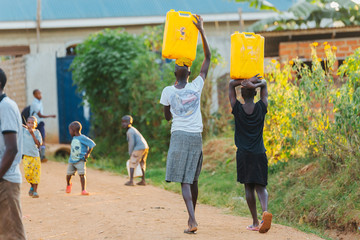 Women carrying water cans in Uagnda, Africa