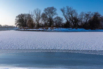 Donau im Winter bei Bogen