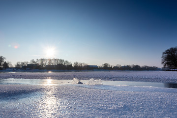 Donau im Winter bei Bogen