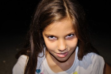 scary face girl