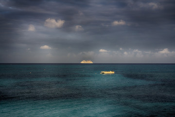 Naklejka premium Cruise ship in the sun.jpg