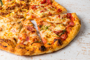 ピッツア　Italian home-made pizza
