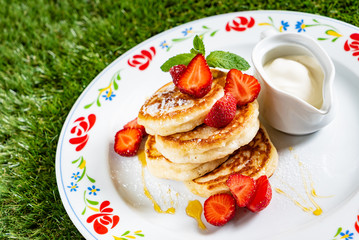 pancakes with strawberries