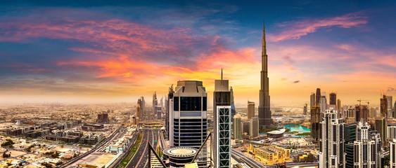 Naklejka premium Widok z lotu ptaka na centrum Dubaju