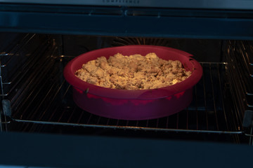 Craumble cake in the oven 