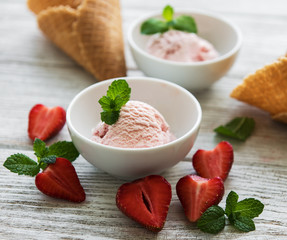Strawberry ice cream