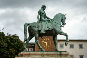 Fototapeta na wymiar Coventry Town Centre Lady Godiva Statue 