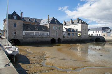 Le pont habité de Pont-l'Abbé (Finistère)