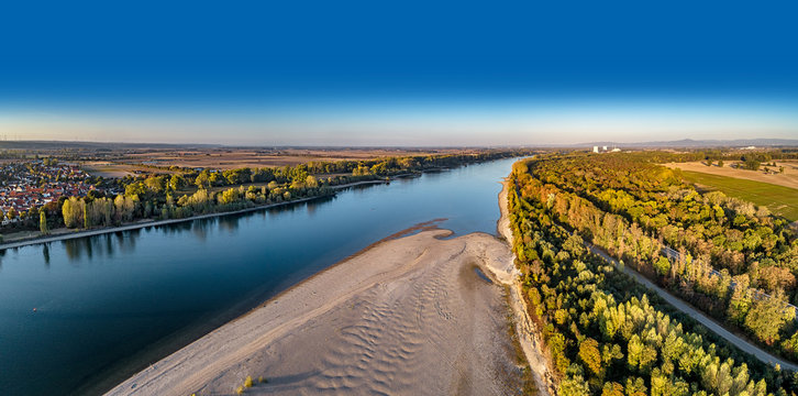 Der Rhein mit Niedrigwasser 360&deg;x180&deg; VR