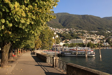 Herbstliche Uferpromenade in Locarno 
