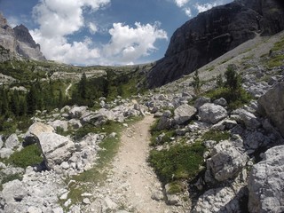 Sentiero di montagna  sulle Dolomiti di Sesto