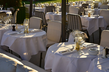 Tables au restaurant