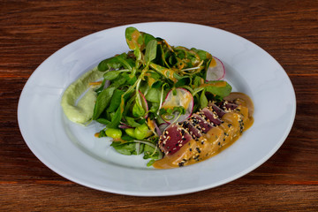 Tuna salad with beans