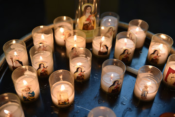 Bougies à l'église