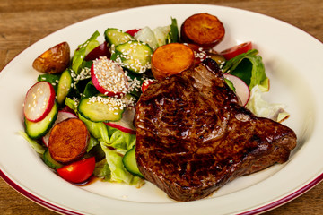 Beef steak salad