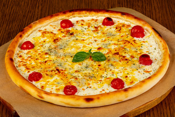 Pizza four cheeses