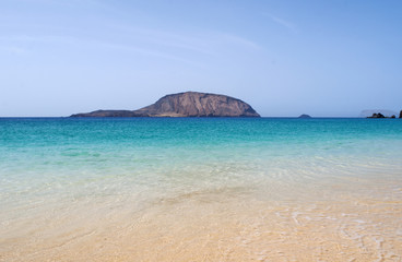 Isole Canarie: la spiaggia Playa de Las Conchas a nord di La Graciosa, l'isola principale dell'arcipelago Chinijo a nord ovest di Lanzarote