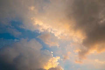 Fototapeta na wymiar Golden hour sky