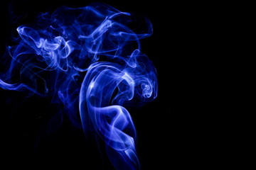 Obraz premium Blue smoke on black background