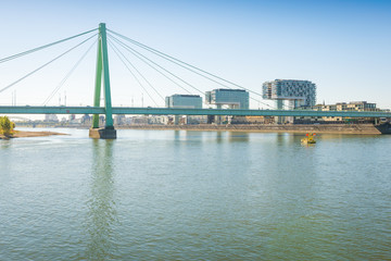 Severinsbrücke und Kranhäuser in Köln