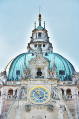 Obraz premium Rathaus Hannover - Historische Rathausuhr - Neues Rathaus