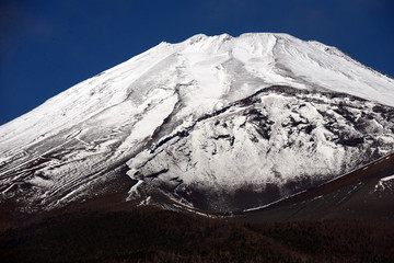 雪の富士山