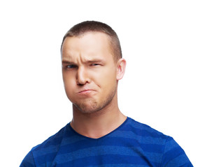 Fototapeta premium portret przystojny, młody człowiek, który czegoś nie lubi