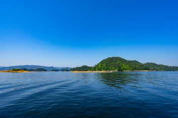 Fototapeta na wymiar waterscape of the thousand-island lake