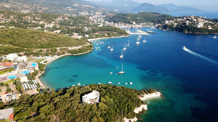 Obraz premium Aerial drone bird's eye view photo of iconic paradise sandy beaches with turquoise sea in complex islands of Agios Nikolaos and Mourtos in Sivota area, Ionian sea, Epirus, Greece