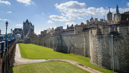 Fototapeta na wymiar Muralla exterior de Torre de Londres, Legge's Mount. Reino Unido
