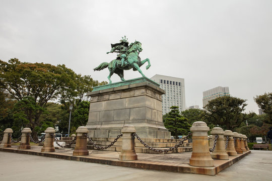 Kusunoki Masashige statue
