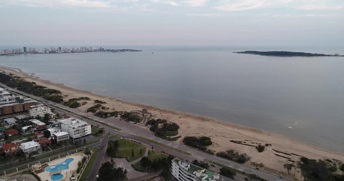 Punta del Este playa pen&iacute;nsula isla edificios