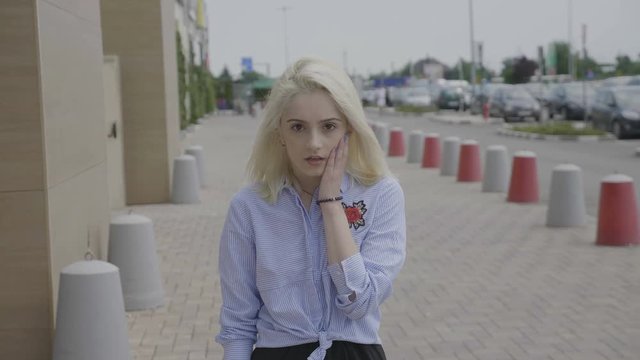Jow dropped young business woman with stunned expression on her face having shocking reaction in public