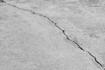 crack concrete floor from earthquake
