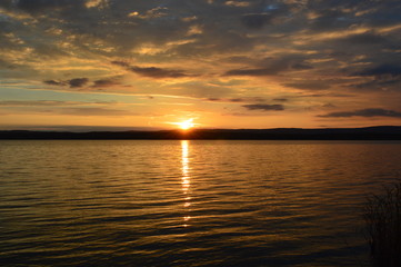 Fototapeta na wymiar orange sunset over the river