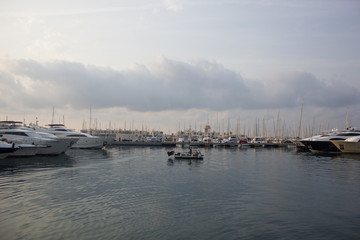Fototapeta na wymiar pier for yachts at sunrise in Alicante Spain