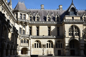 Fototapeta na wymiar Cour du château de Pierrefonds dans l'Oise, France