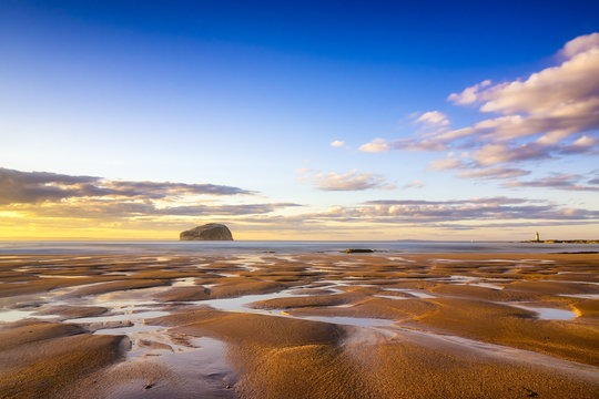 UK, Scotland, East Lothian, North Berwick, Firth of Forth, view of Bass Rock and lighthouse